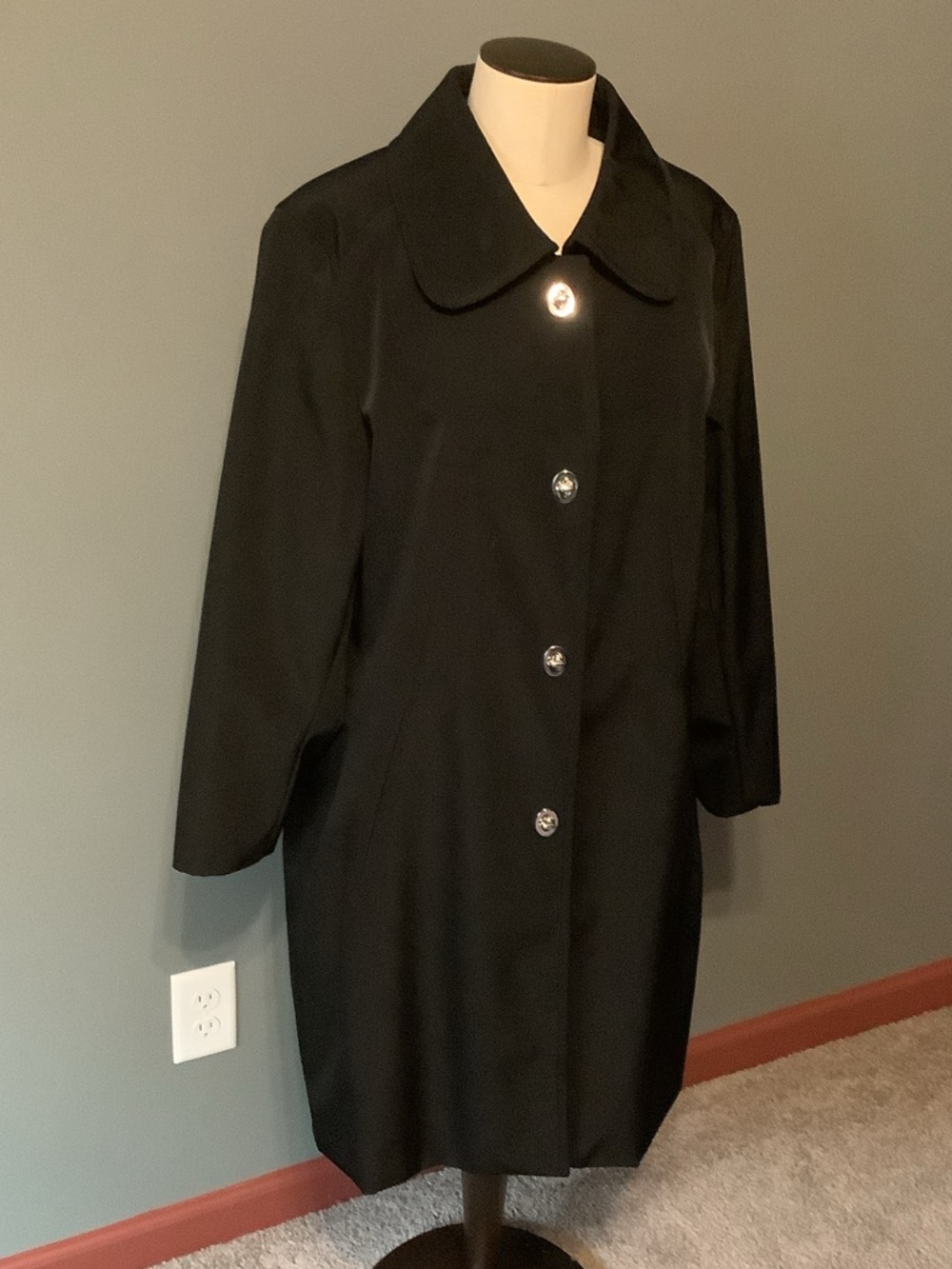 Exquisite Black Women's Trench Coat with Decorative Buttons - US Size 1X.